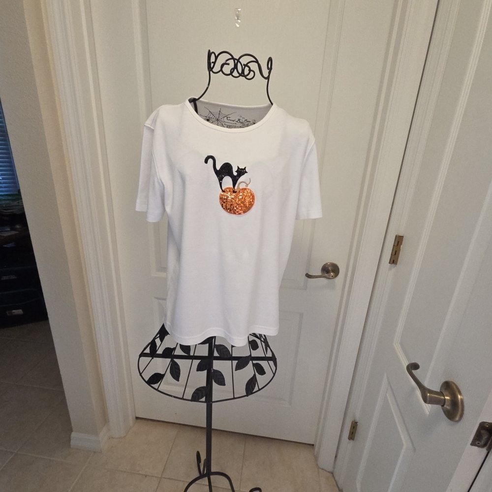 Coral Bay White Tee with Black Cat and Orange Pumpkin
